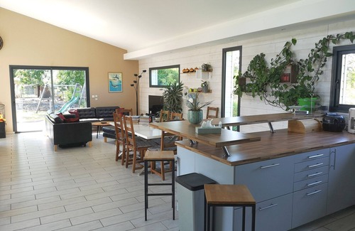 Hourtin House | Modern wooden villa with swimming pool