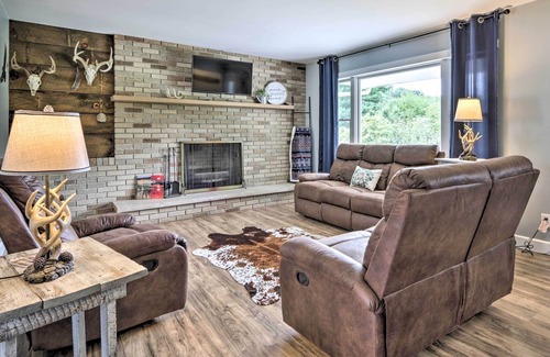 Zanesville House | Modern Zanesville Escape w/Deck & Spacious Yard