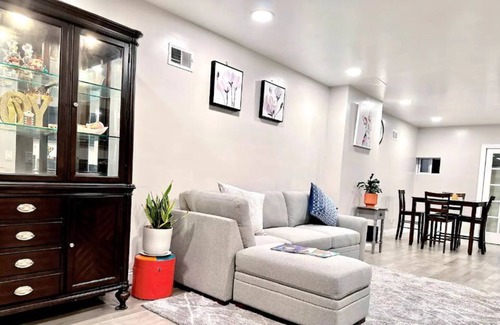 South Philadelphia House | ModernCheerful 3 spacious bedroom2 luxury bathroom