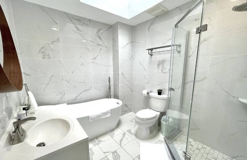 South Philadelphia House | ModernCheerful 3 spacious bedroom2 luxury bathroom