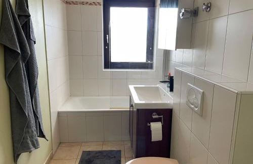 Kaiserlei Apartment | Moderne 3-Zimmer Wohnung mit Balkon nahe Frankfurt