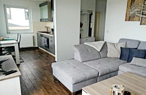 Ziemitz Apartment | Moderne Ferienwohnung mit Balkon direkt an der Peene