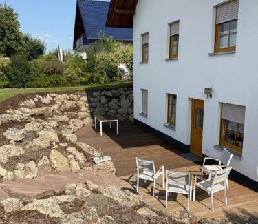 Wolfhagen House | Moderne Monteurwohnung mit Terrasse "Am Teichberg"