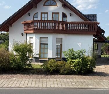Wolfhagen House | Moderne Monteurwohnung mit Terrasse "Am Teichberg"
