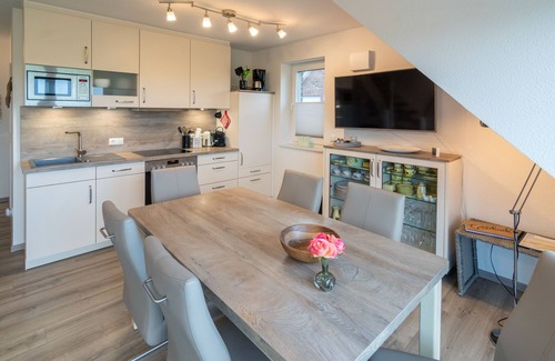 Neßmersiel Apartment | Moderne Oberwohnung mit Balkon