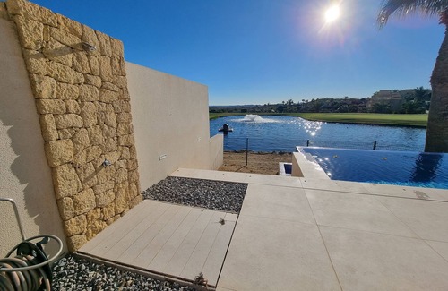 Vera Villa | Moderne villa, met artistieke inrichting. dicht bij wandelpaden, zee, golfgebied