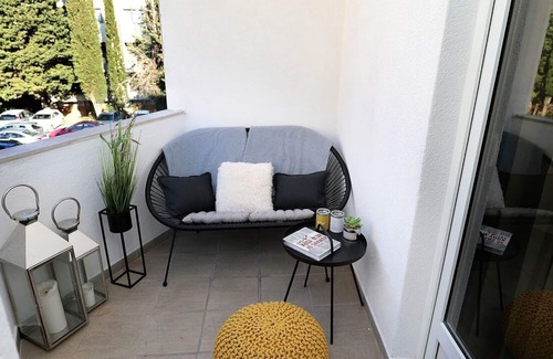 Bermatingen Apartment | Modernes City-apartment mit Balkon in Bermatingen