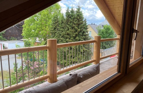 Zell im Fichtelgebirge Apartment | Modernes Chalet mit Balkon