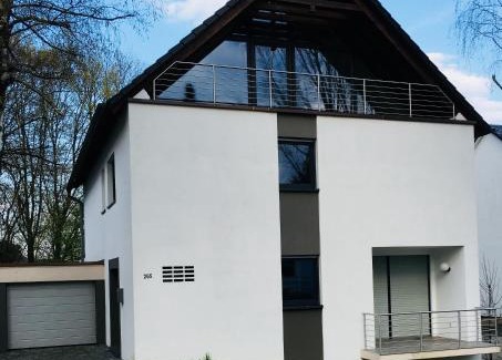 Hustadt Apartment | Modernes Ferienhaus mit 2 Balkonen, Terrasse und Garten !