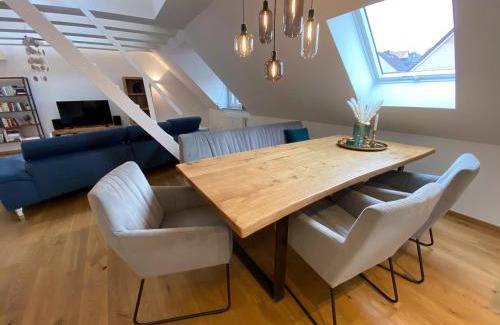 Theilheim Apartment | modernes Penthouse, nahe Würzburg