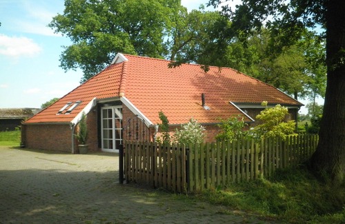 Uplengen Cottage | Modernised farmhouse near Oldenburg with a beautiful garden in the countryside