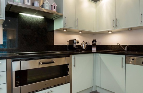 Vauxhall Apartment | Modernist Wharf, by Veeve
