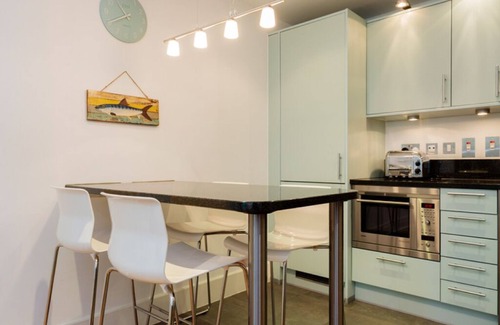Vauxhall Apartment | Modernist Wharf, by Veeve