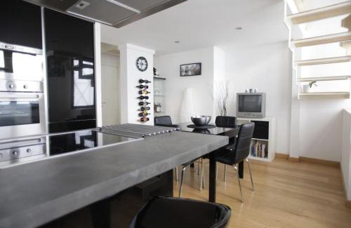 Isolotto Apartment | Modernity in Florence