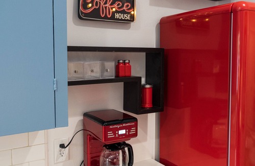Neartown Apartment | Modernized Retro Home In The Montrose