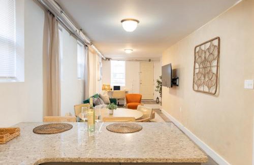 The Heights Apartment | Moderno 1BR - Parking - 15 min NYC