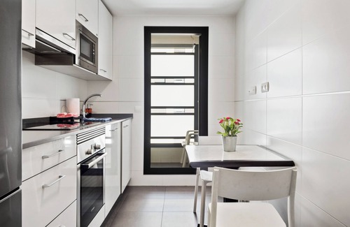 Numancia Apartment | Moderno apartamento cerca del retiro con parking