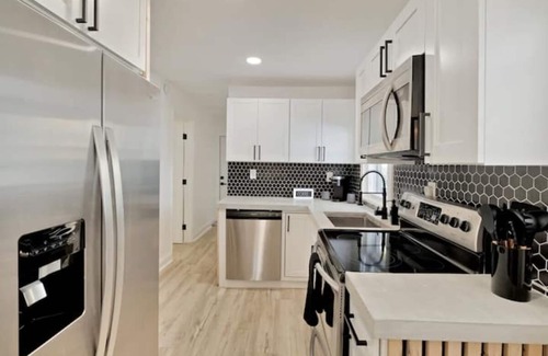 Lake Worth House | ModernTropic 2bd/1ba Near Beach w/fence yard/deck