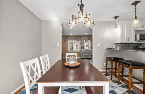 Paw Creek House | Modest 4-bedroom Home in Uptown Charlotte