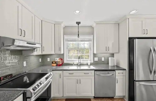 Paw Creek House | Modest 4-bedroom Home in Uptown Charlotte