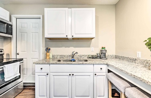Normal Apartment | Modest Huntsville Studio w/Full Kitchen!