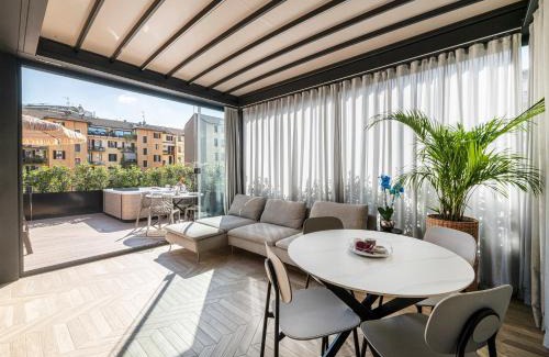 Milan Apartment | Modigliani terrace jacuzzi Golden House