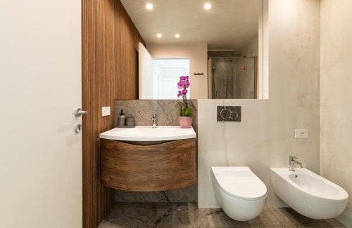 Milan Apartment | Modigliani terrace jacuzzi Golden House