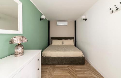 Milan Apartment | Modigliani terrace jacuzzi Golden House