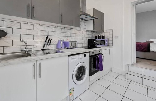 Uxbridge South Condo | Modish and Cozy Apartment in Convenient Location