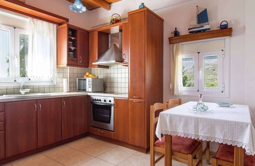 Lefkogeia Villa | Modish Villa in Lefkogia Crete with Swimming Pool