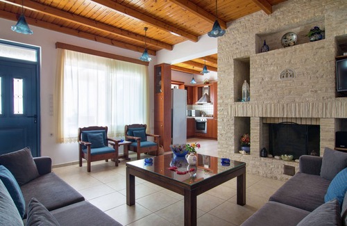 Lefkogeia Villa | Modish Villa in Lefkogia Crete with Swimming Pool