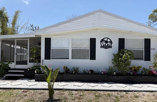 Grove City House | Modular Oasis Tiki Bar Fire Pit Pet-Friendly