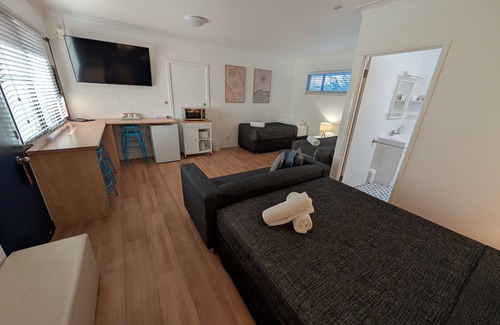Moffat Beach Hotel | Moffat Beach Motel Caloundra