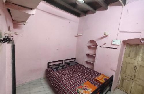 Kolhapur House | Mohak Yatri Nivas मोहक यात्री निवास