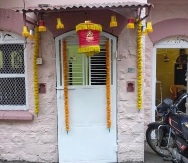 Kolhapur House | Mohak Yatri Nivas मोहक यात्री निवास