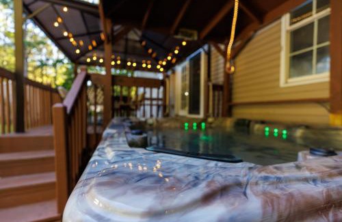 Albrightsville Villa | Mohawk-Kudil in Poconos ! Private Pool-Hot Tub-Lake Access-Game Room