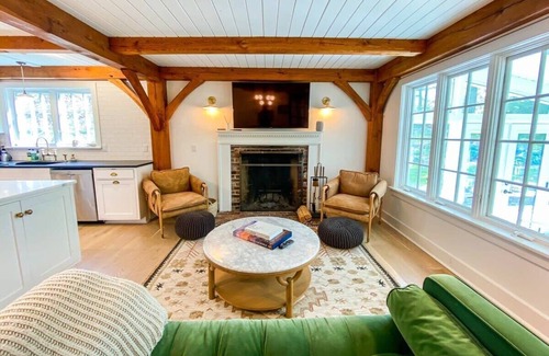 Cornwall House | Mohawk Manor ~ 5 min to Skiing at Mohawk Mtn!