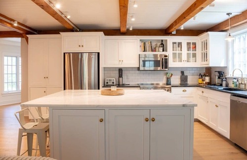 Cornwall House | Mohawk Manor ~ 5 min to Skiing at Mohawk Mtn!