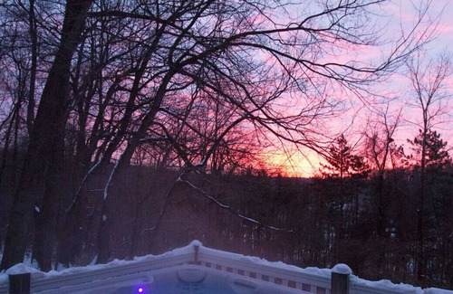 Butler House | Mohican Sunrise Luxury Home, Hot Tub, Fireplace, Pooltable, Two Kings, Free WiFi