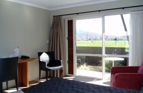 Takaka Hotel | Mohua Motels