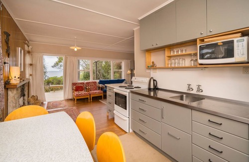 Pakawau Cottage | Mohuaiti - Golden Bay Holiday Home