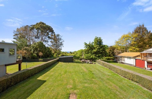 Te Rangiita House | Mojo's Manor - Taupo Holiday Home