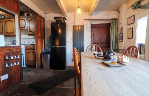 Oxenhope Cottage | MOLDY WARP BARN, pet friendly, character holiday cottage in Haworth