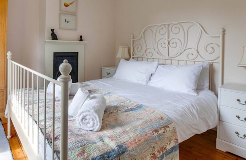 Orford House | Mole Cottage - Three Bedroom House, Sleeps 6