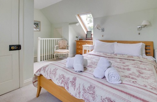 Orford House | Mole Cottage - Three Bedroom House, Sleeps 6