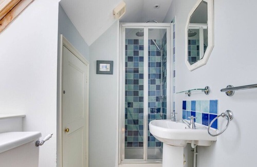 Orford House | Mole Cottage - Three Bedroom House, Sleeps 6