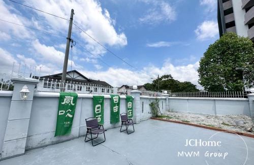 Taman Molek House | Molek house 12pax KTV BBQ