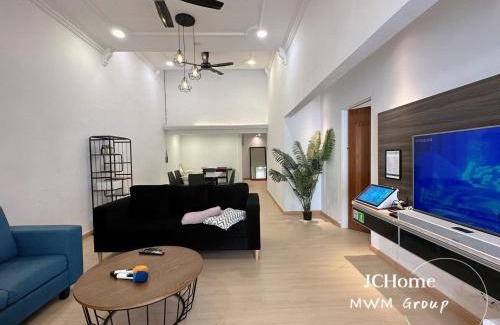 Taman Molek House | Molek house 12pax KTV BBQ