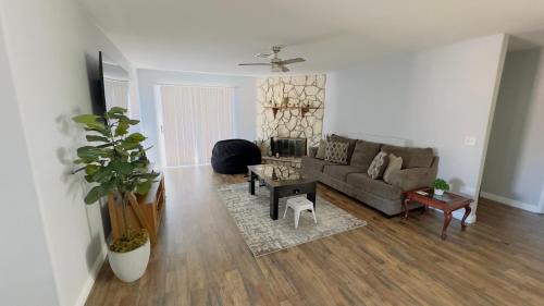 Torrey Pines Ranch House | Molino 3 bedroom 2 bath with pool