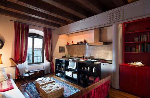 Molina Apartment | Molino Stucky Flat